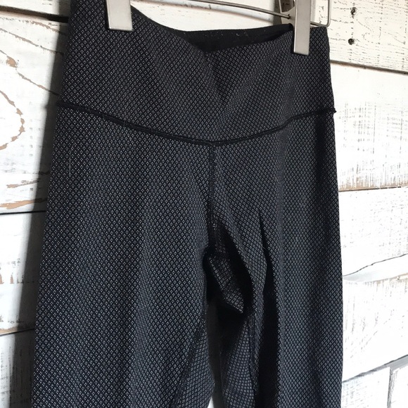 Lululemon yoga pants - Picture 2 of 4